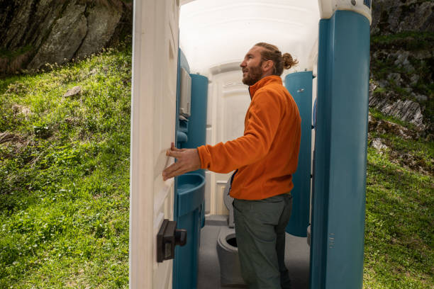 Best Portable bathroom rental  in Eudora, KS